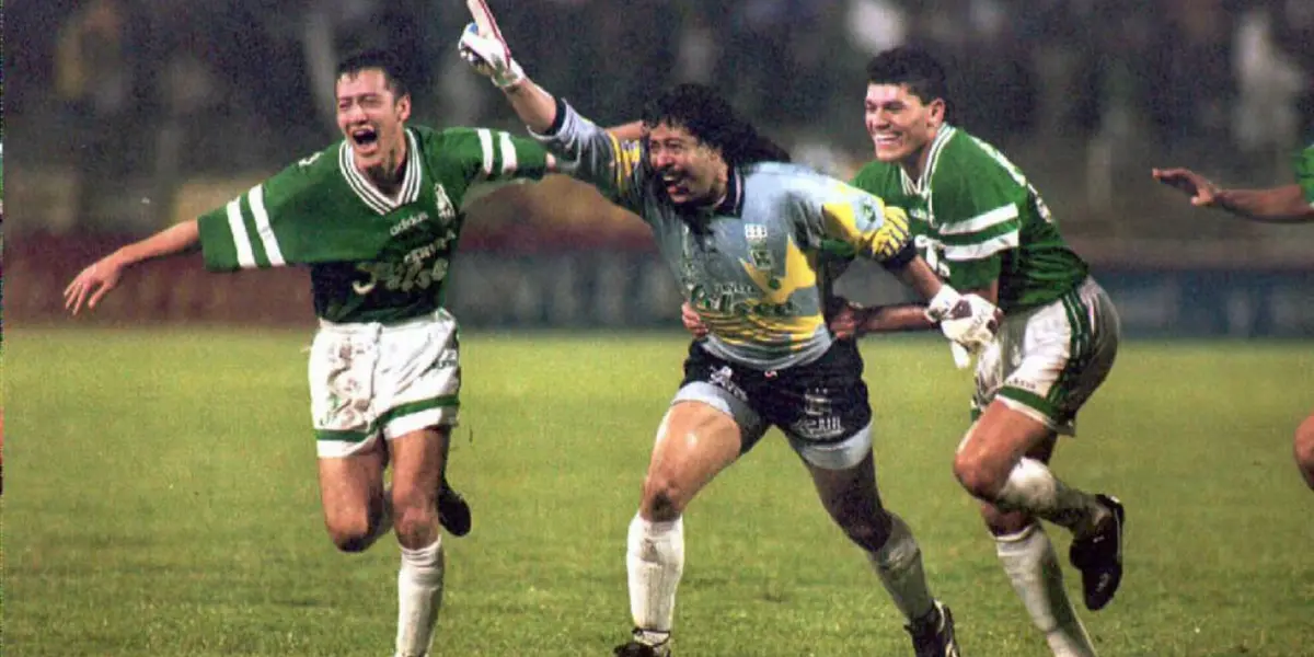 No hay una noche más feliz para el fanático verde que la gran final del año 1989 entre Nacional y Olimpia, el verde pudo remontar y ganar en casa la primera Copa Libertadores de América.