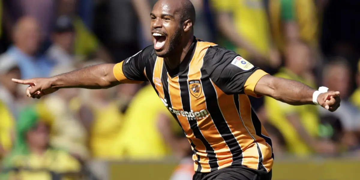 Óscar Estupiñán recibió unos comentarios importantes de su entrenador en Inglaterra.