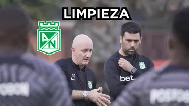Pablo Repetto podría salir de algunos jugadores. Foto tomada de la captura de pantalla de YouTube canal Atlético Nacional. 