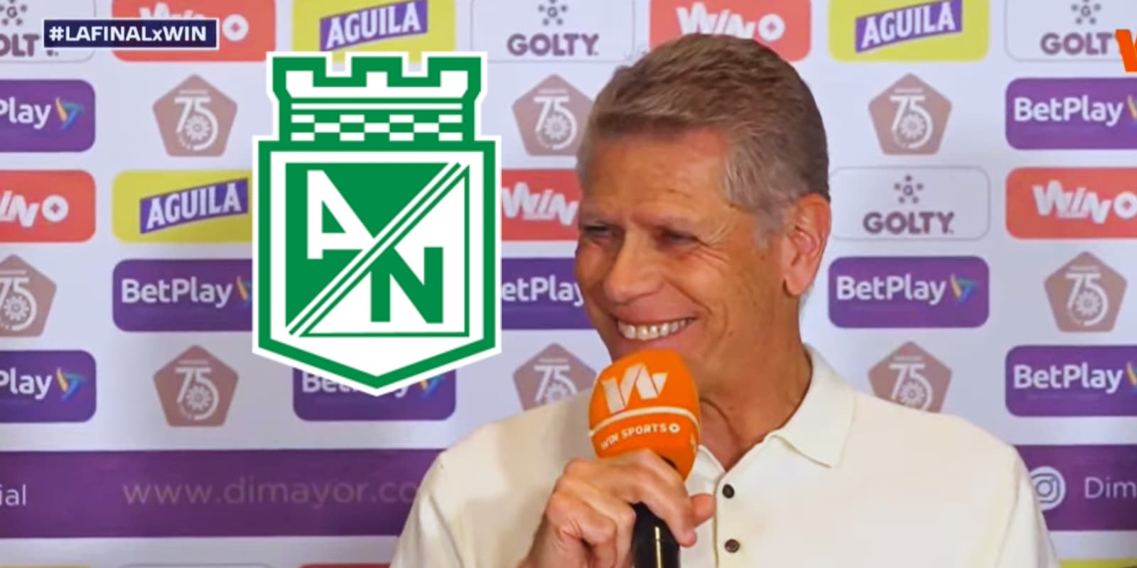 Paulo Autuori en una rueda de prensa
