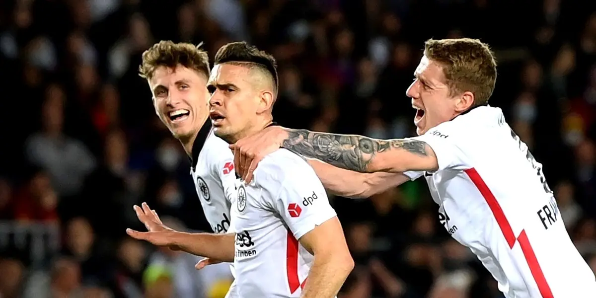 Rafael Santos Borré pasa por un duro momento en el Eintracht Frankfurt y se reveló lo que le hace el club para perjudicarlo.