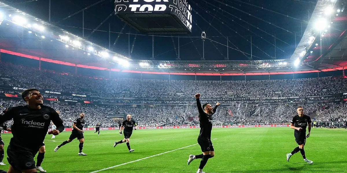 Santos Borré marcó el gol con el que el Frankfurt selló su clasificación a la final europea.