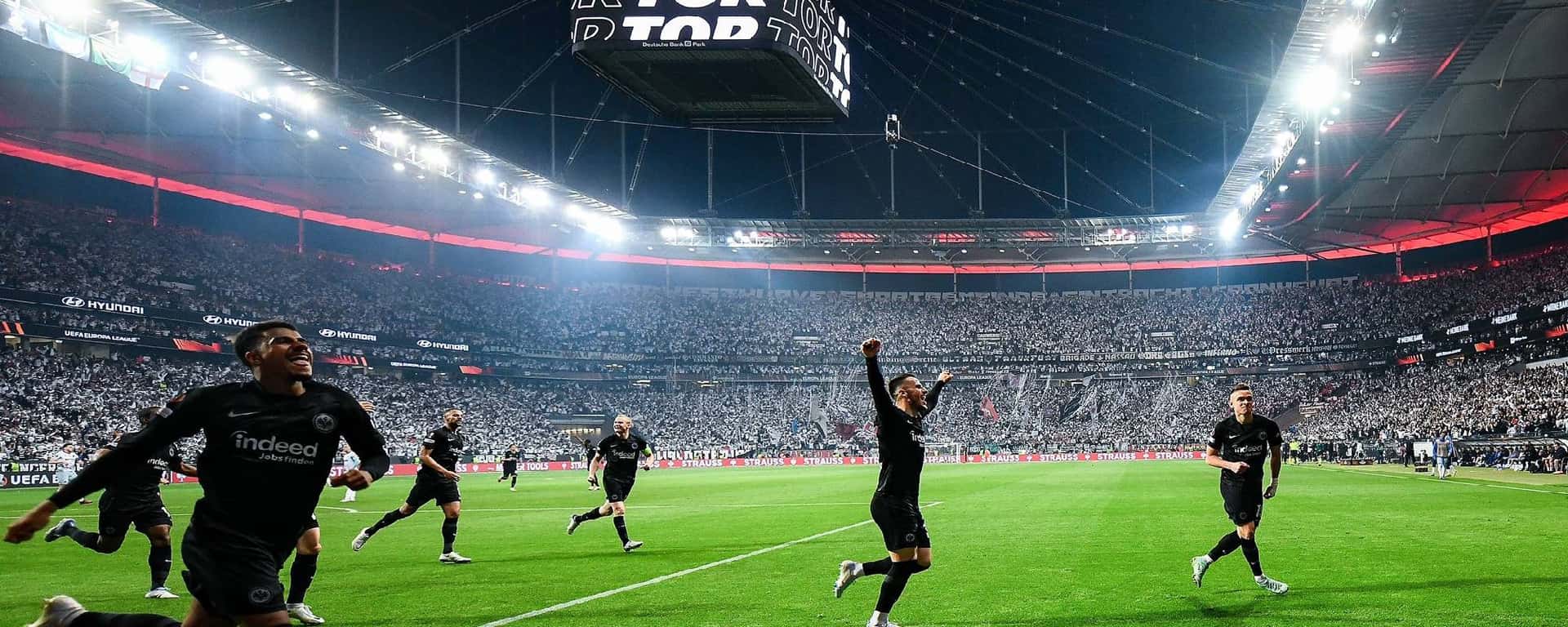 Santos Borré marcó el gol con el que el Frankfurt selló su clasificación a la final europea.