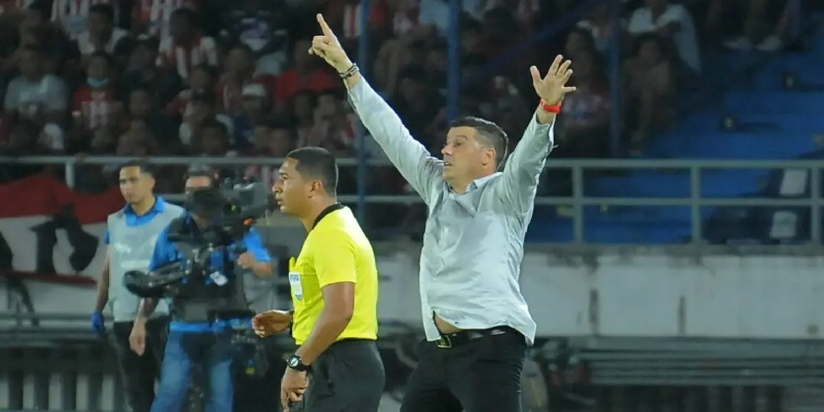 Se puso en duda la continuidad del estratega tras la derrota en la Copa Sudamericana.