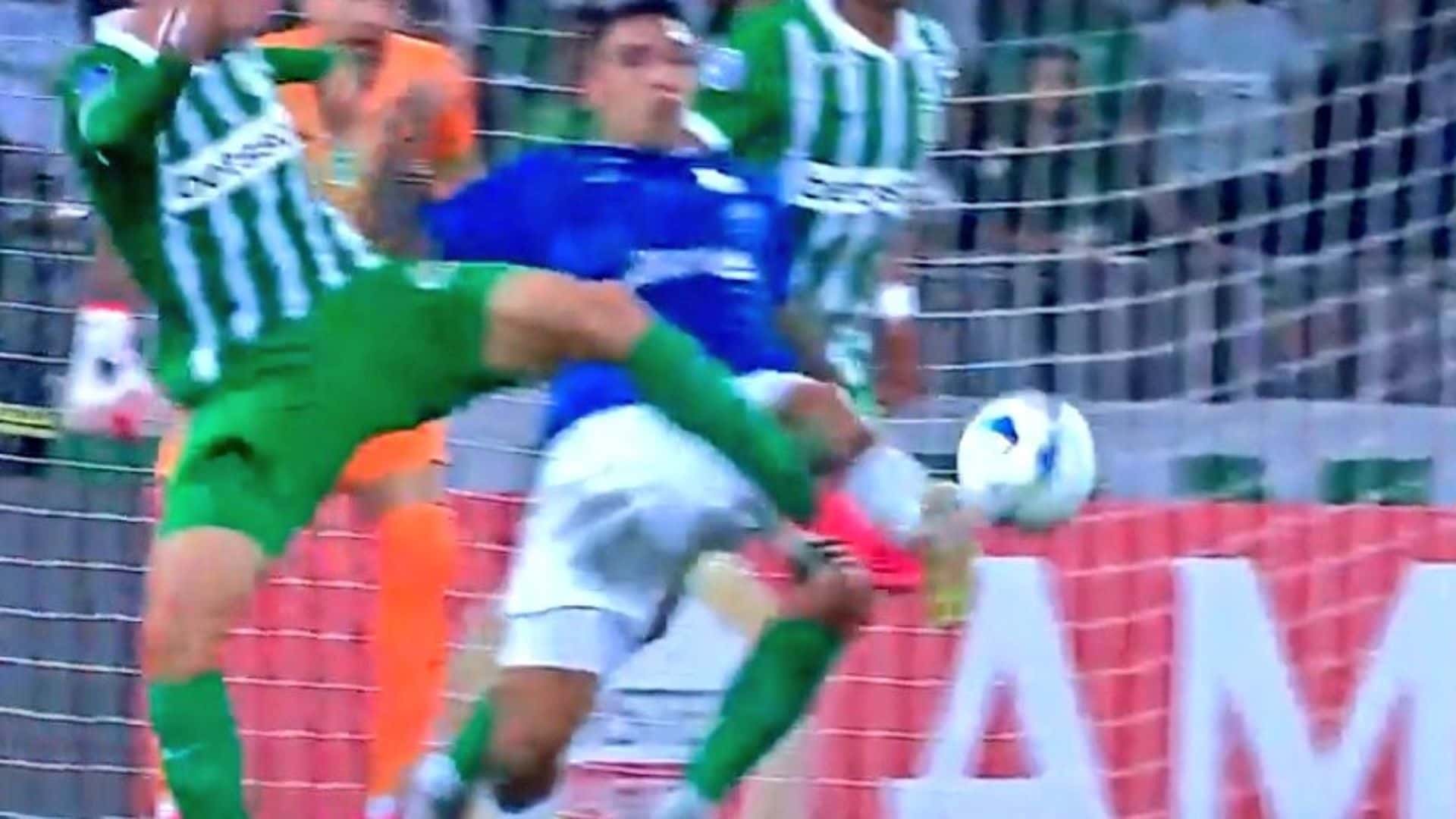 Simón García provocó el penalti que le da la ventaja parcial a Millonarios - Captura de pantalla ESPN