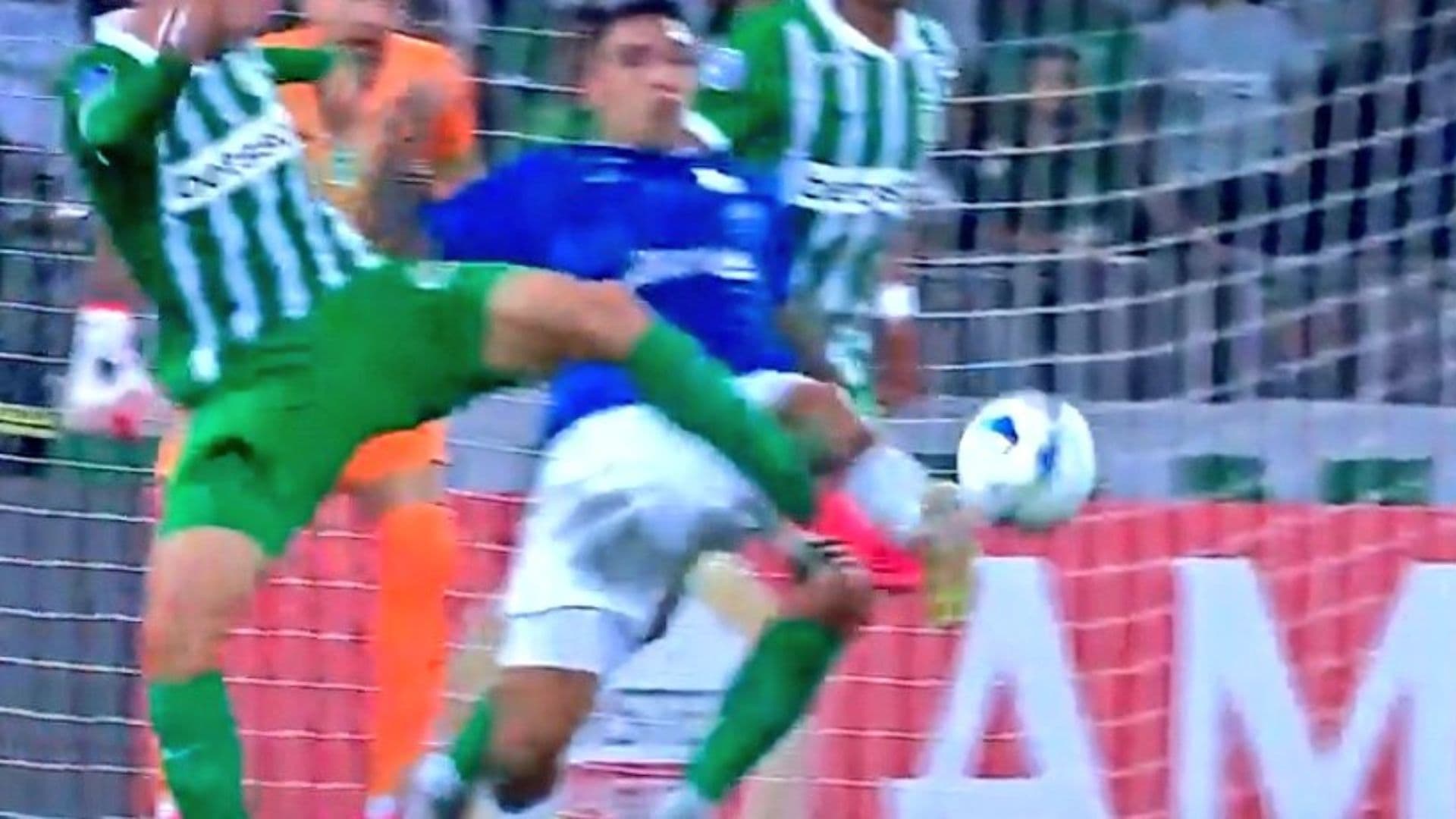 Simón García provocó el penalti que le da la ventaja parcial a Millonarios - Captura de pantalla ESPN