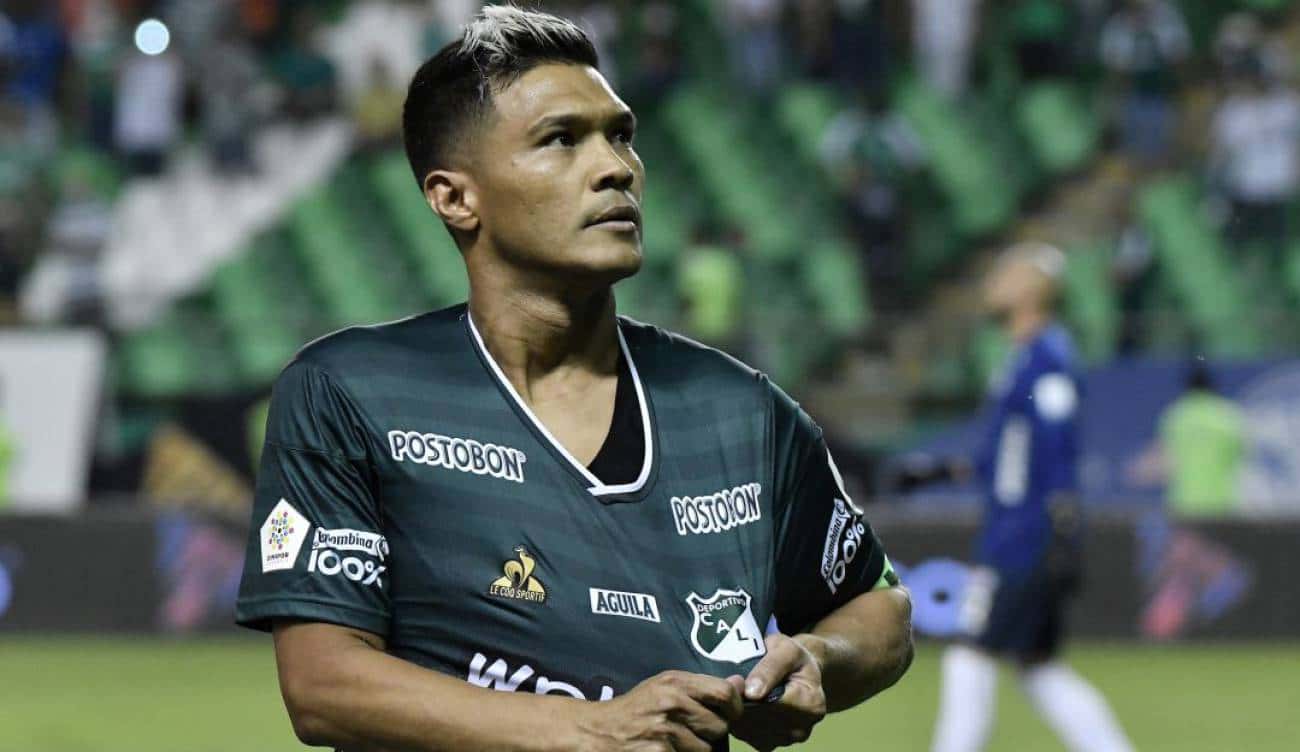 Teo recibió la tarjeta roja en liga después que el VAR avisara al principal de la agresión a su rival, la Dimayor ya tiene una decisión.