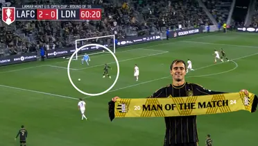 Tomás Ángel con una bufanda de Man of the Match en Estados Unidos