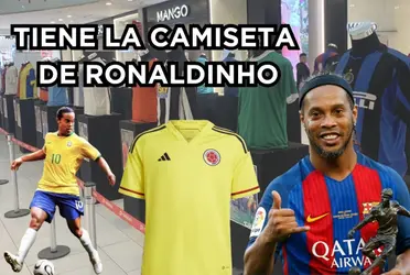 Un jugador colombiano llegó a intercambiar camiseta con el crack Ronaldinho y la tiene en su museo personal.