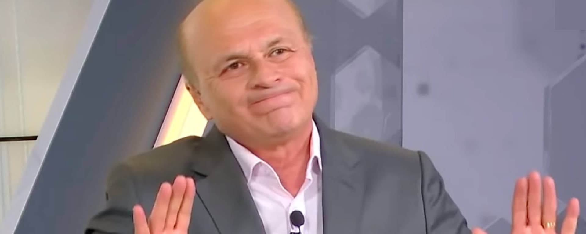 Una dura respuesta le dio el periodista al jugador, que se manifestó contra los dirigentes del FPC.