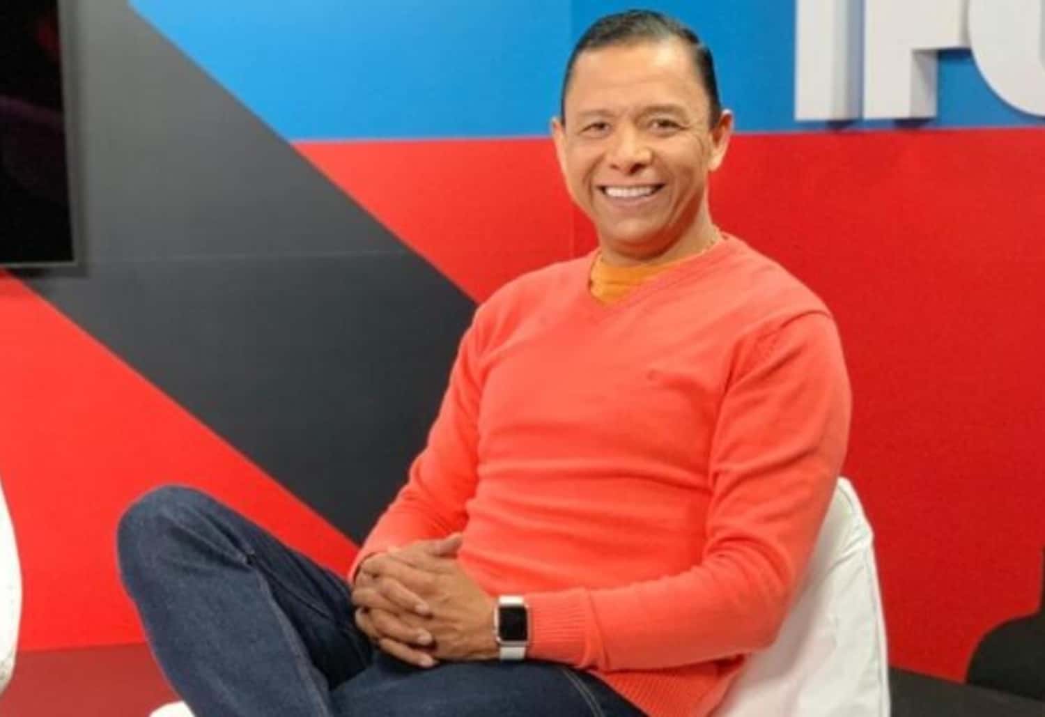 Valenciano se graduó de Bachiller a sus 49 años de edad y le dio una lección de superación a todos sus colegas futbolistas y ex futbolistas.