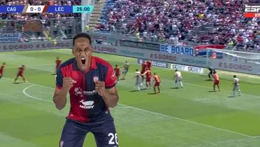 Yerry Mina celebrando un gol con el Cagliari