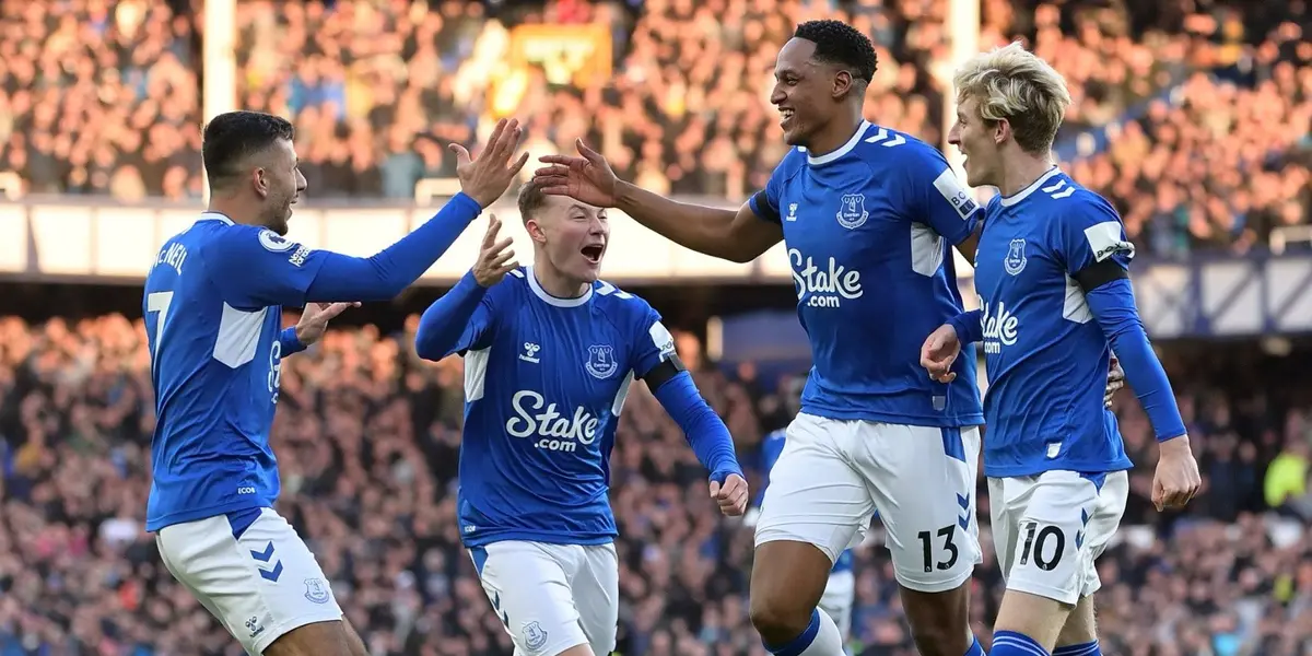 Yerry Mina volvió a jugar y mandó a callar a todos sus críticos, marcó un golazo que le da la vuelta al mundo.