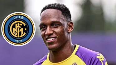 Yerry Mina y a su lado el escudo del Inter de Milán