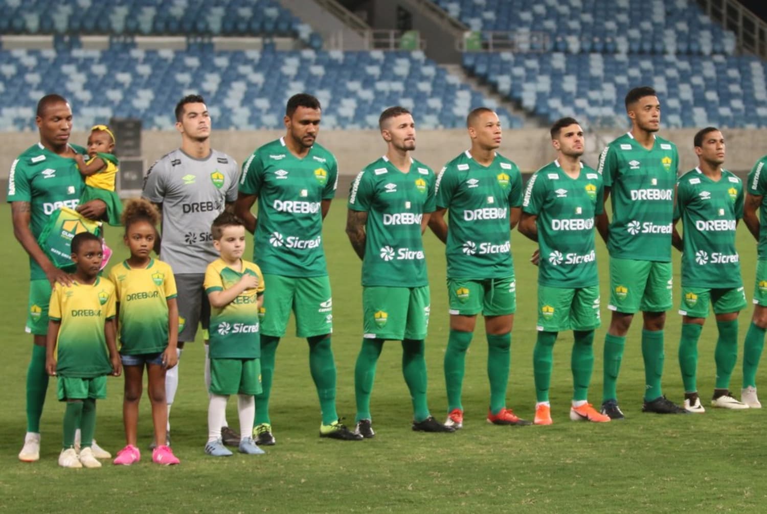 Yesus Cabrera se fue a Brasil y no se le dieron las cosas, rescindirá su contrato con su club y estaría negociando con un equipo grande de Colombia para regresar.