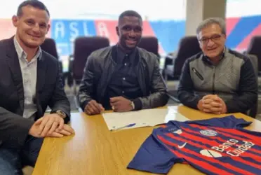 Zapata estaba sin equipo y acaba de firmar con el San Lorenzo de Argentina. Venía de jugar en el Genoa de Italia. Su último salario mensual estaba fijado en $100 mil euros. Pero con el club argentino al parecer tuvo que hacer una reducción considerable y ganará $30 mil euros al mes. Aceptó esa diferencia por un tema personal que pocos conocen.