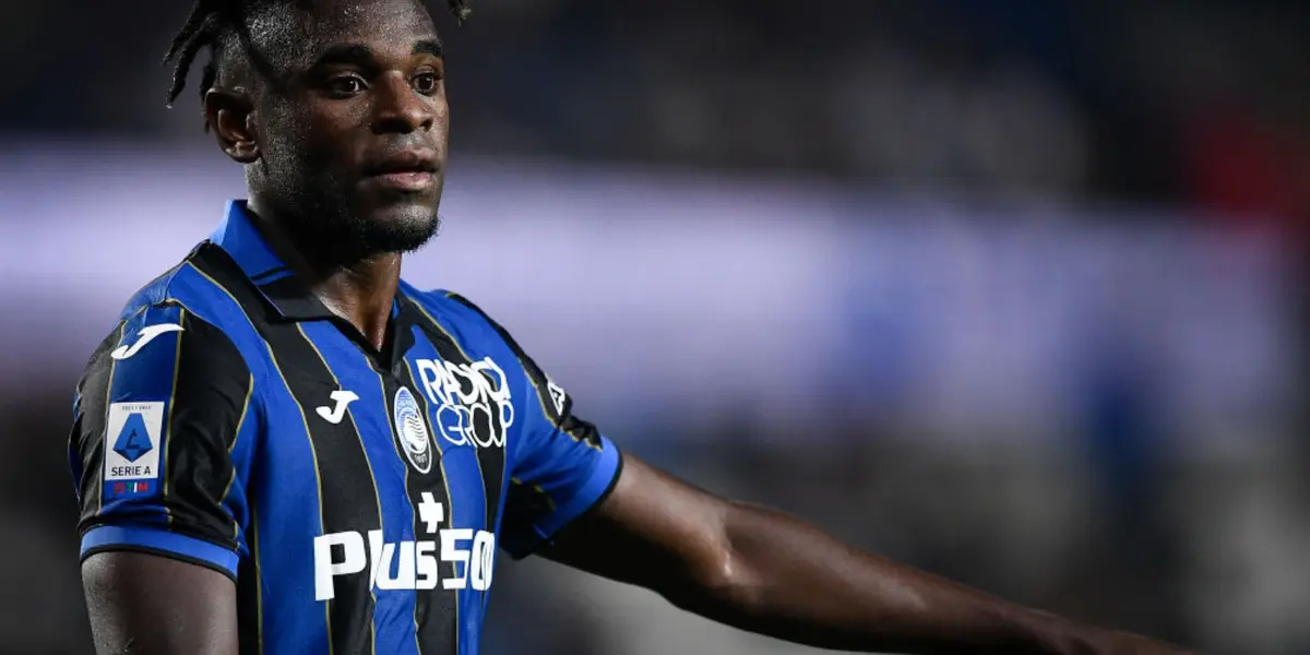 Zapata se alcanzó a ver bastante molesto por el trabajo en defensa de sus compañeros del Atalanta contra la AS Roma y “El Toro” reaccionó.
