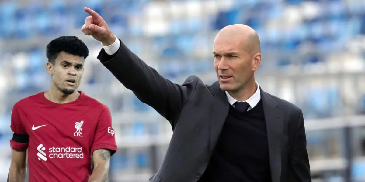 Zinedine Zidane dirigiendo un partido