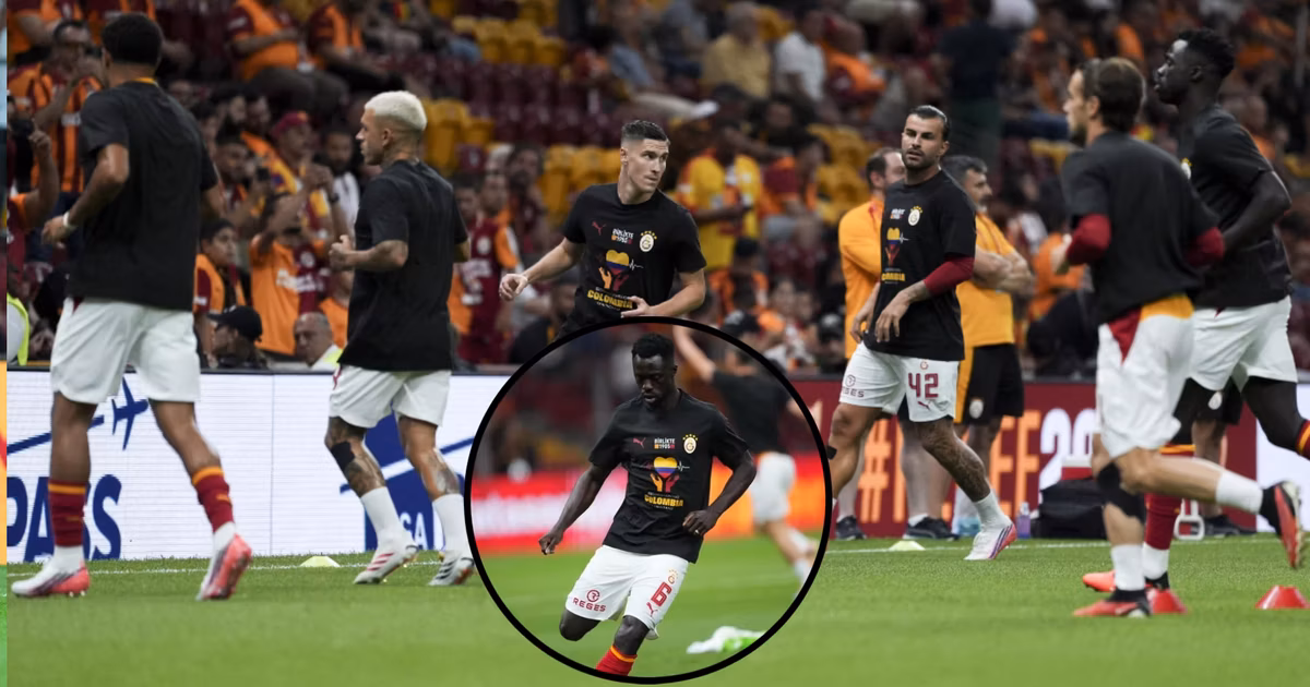 Dávinson Sánchez llevó el mensaje de Colombia al calentamiento del Galatasaray