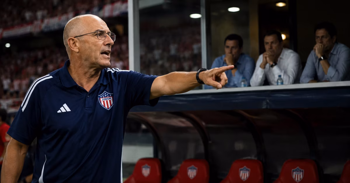 Tres técnicos que podrían entrar en la discusión de Junior si Alfredo Arias sigue perdiendo