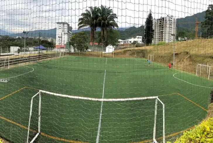 Negocio de canchas sintéticas de James Rodríguez en Ibagué (Foto.: Infobae)
