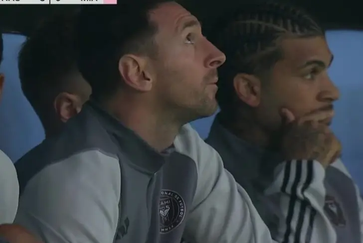 Messi con la mirada perdida tras goleada parcial de Al Nassr ante Inter Miami 
